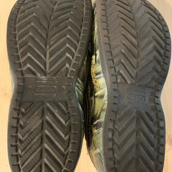 CROCS Men's Camouflage Loafers - Picture 4 of 4